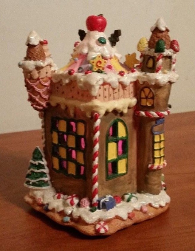 Gingermint Sweet Collection Light up Gingerbread House From Cracker Barrel