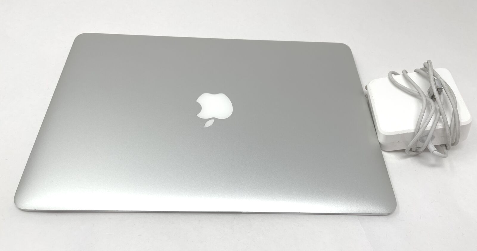 Apple MacBook AIR A1466 シルバー　MD761 外箱付 Apple MacBook Air Intel Core i5 1.8GHz 13in 256GB SSD 8GB