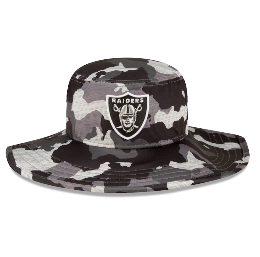 LAS VEGAS RAIDERS NEW ERA 2022 SIDELINE TRAINING CAMP PANAMA CAMO BUCKET HAT