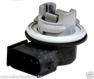 How to replace rear tail lamp 2002 ford focus