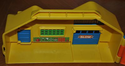 FIRST WHEELS GARAGE MATTEL ORIGINAL BOX COMPLETE VERY RARE ONLY 1 LISTED ON EBAY