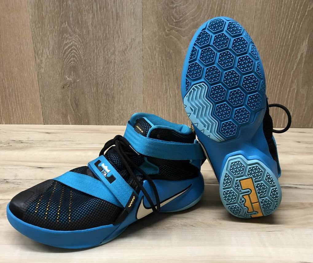 【最終値段・新品】NIKE Lebron Soldier IX TB Nike Lebron James Soldier IX 9 (776471-014) Youth Sneakers