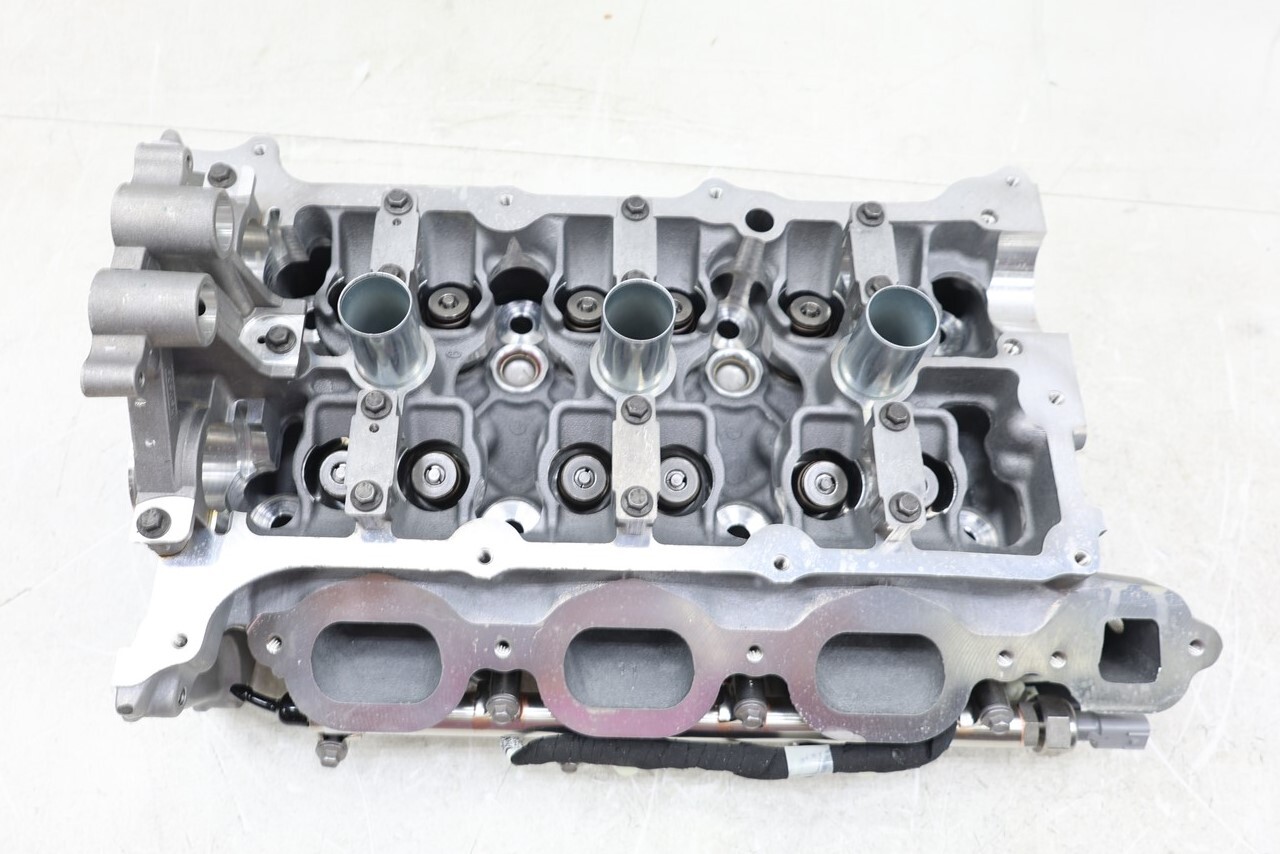 テツ NEW OEM Ford Engine Cylinder Head Right DL3Z-6049-A Ford