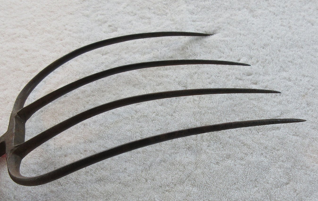 4 Prong - PITCH FORK Rusty RAKE HEAD - 1940'S Hay, Straw etc - Great Wall Decor