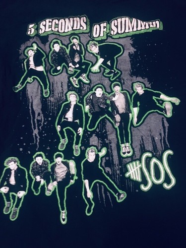 5 Seconds of Summer Men's Size Medium Official T-shirt Multiple Group Shots