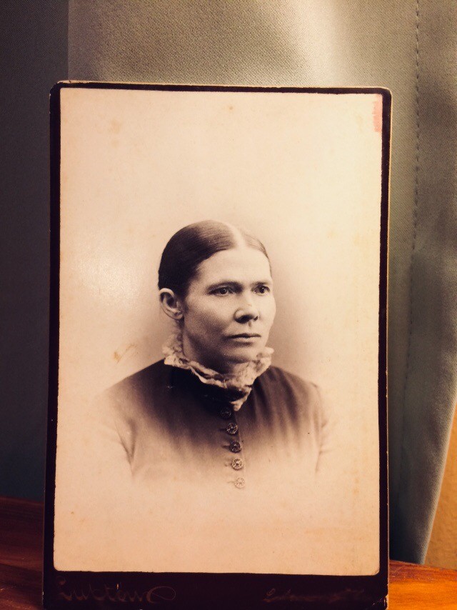 Instant Relative Cabinet Photo Woman Lubtowe High Collar 1900s Vintage