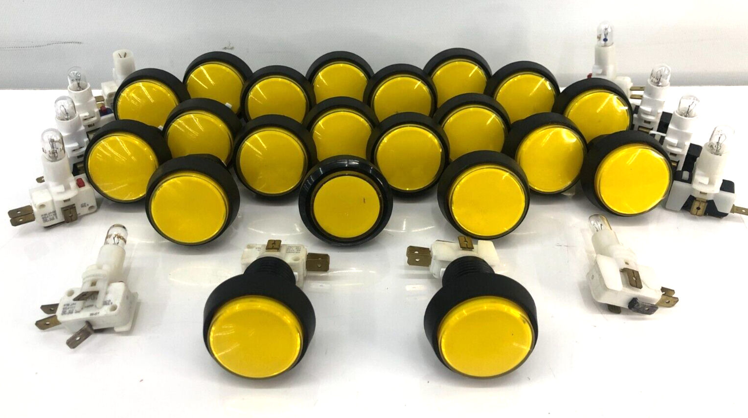 【激レア】PMO DAISY PIN SET #1 YELLOW PMO®➖DAISY PIN SET #1 MINT