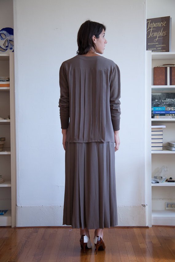CHANEL Vintage Cashmere and Silk Set, Pleated long Skirt & Blouse Taupe/Grey
