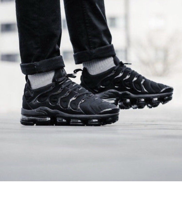nike air vapormax plus triple black nike air vapormax plus triple black