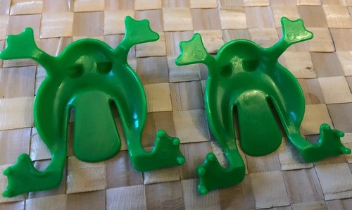 Cranium Balloon Lagoon Replacement Pieces 2 Green Frogs for Frog Pond