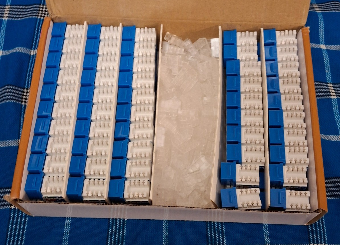 Everest 90° Angled RJ45 Keystone Jacks CAT6A 100-Pack T568 EMS 520270 100-Pcs