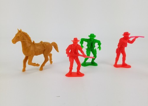 12 vintage unmarked plastic cowboys and horse figures 3