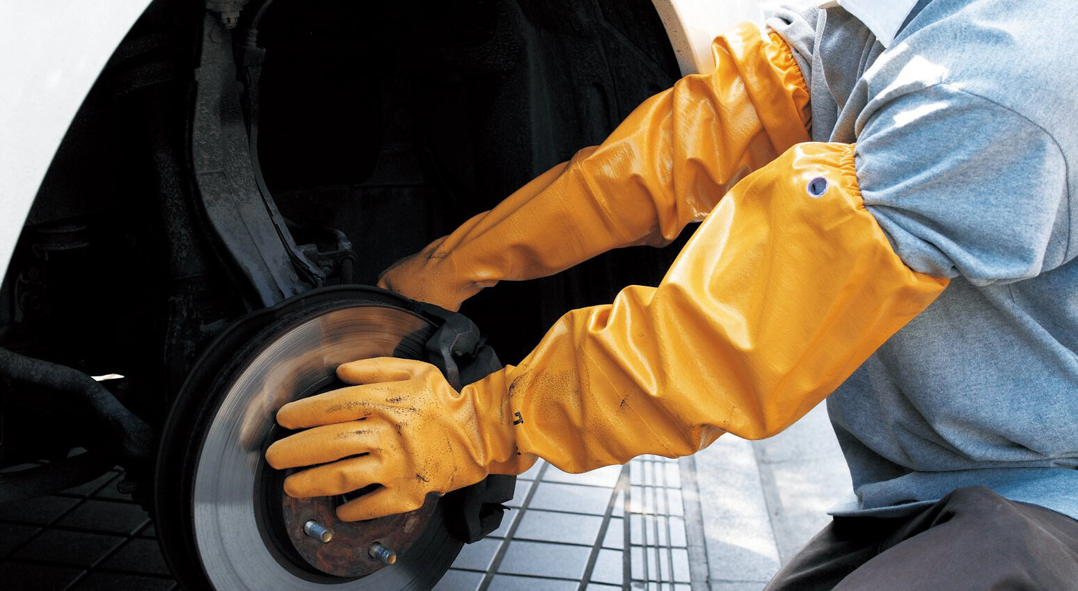 SHOWA ATLAS 772 CHEMICAL RESISTANT GLOVES BEST GLOVE MFG 26" (SIZES M, LG, XL)