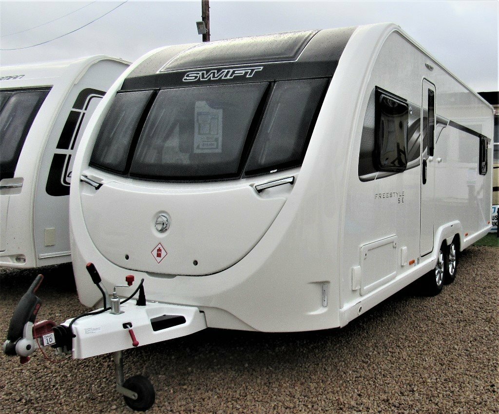 SWIFT FREESTYLE TWIN EB 2019 *TRANSVERSE ISLAND BED* 4 BERTH CARAVAN