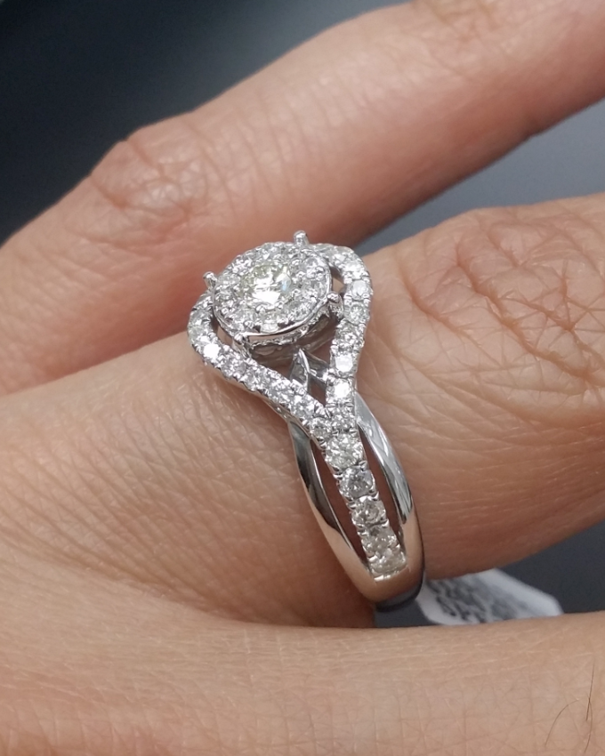 Pre-owned Handmade Deal 0.75ct Natural Round Cluster Diamond Engagement Ladies Ring In 14k Gold. In White