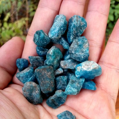 50g 25-30pt natural blue apatite crystal stone rough mineral