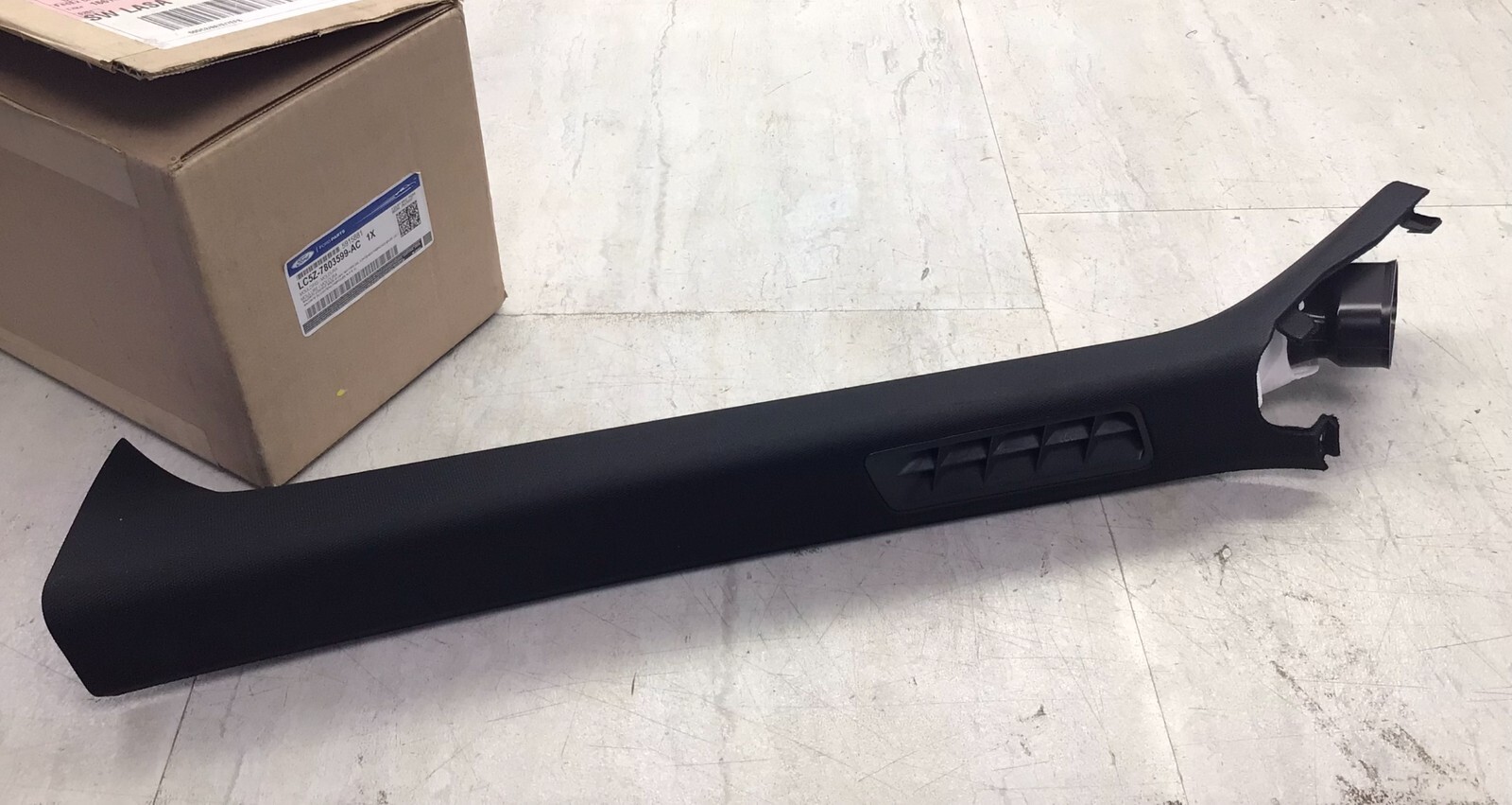 2020-2022 Lincoln Aviator OEM Driver Side Windshield Molding LC5Z-7803599-AC