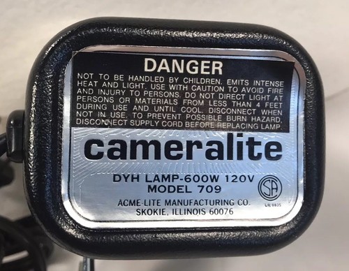 CAMERALITE MODEL 709 FOR 8MM MOVIE CAMERAS 600 WATT