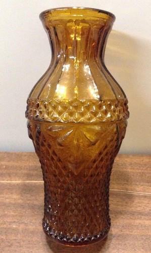 VTG AMBER COLOR DIAMOND CUT GLASS VASE MADE IN TAIWAN 6.5