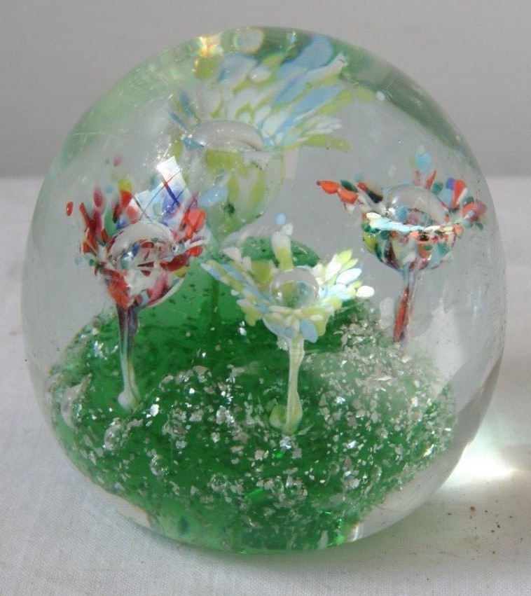 Paperweight Art Glass Ice Pick Flower attributed to John Gentile