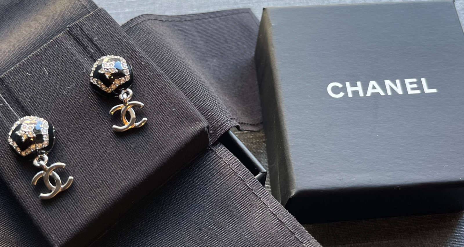 New Chanel 23K Earrings Pendant Black & White Stars Crystals