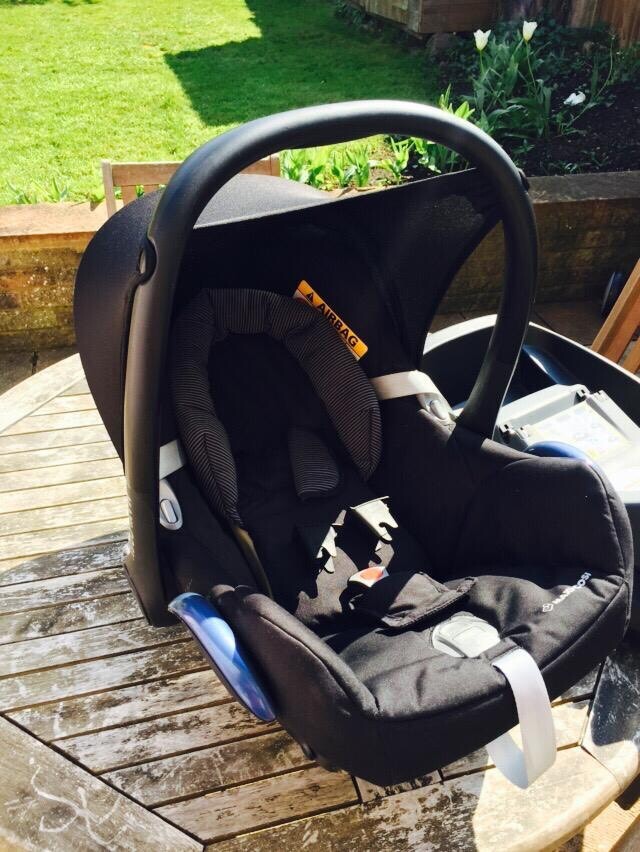 Maxi Cosi Cabrio Fix car seat with Family Isofix base ...