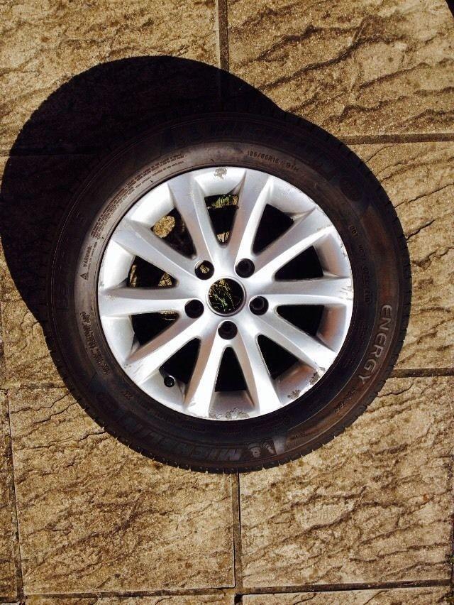 VW golf Mk5 10 spoke alloy wheel with tyre 1K0601025 195/65 r15 15 inch