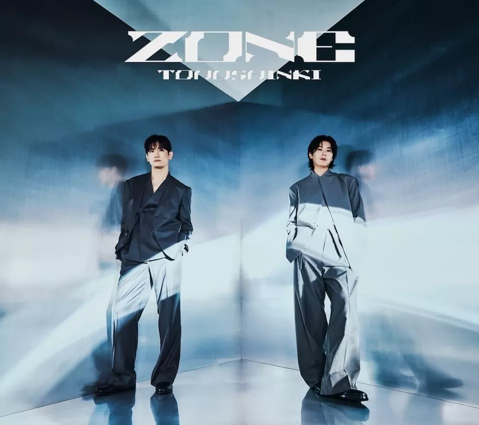 TVXQ Tohoshinki ZONE First Limited Edition 2 CD+Blu-ray+Card TVXQ Tohoshinki ZONE First Limited Edition 2 CD+Blu-ray+Card