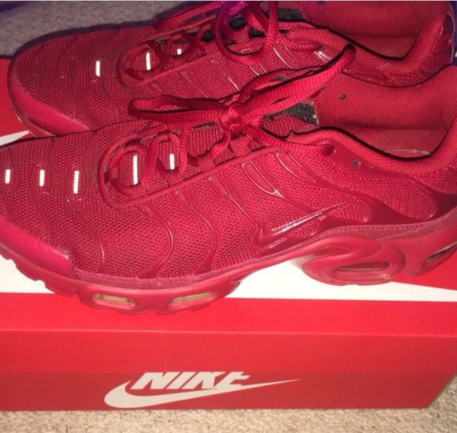red nike tns