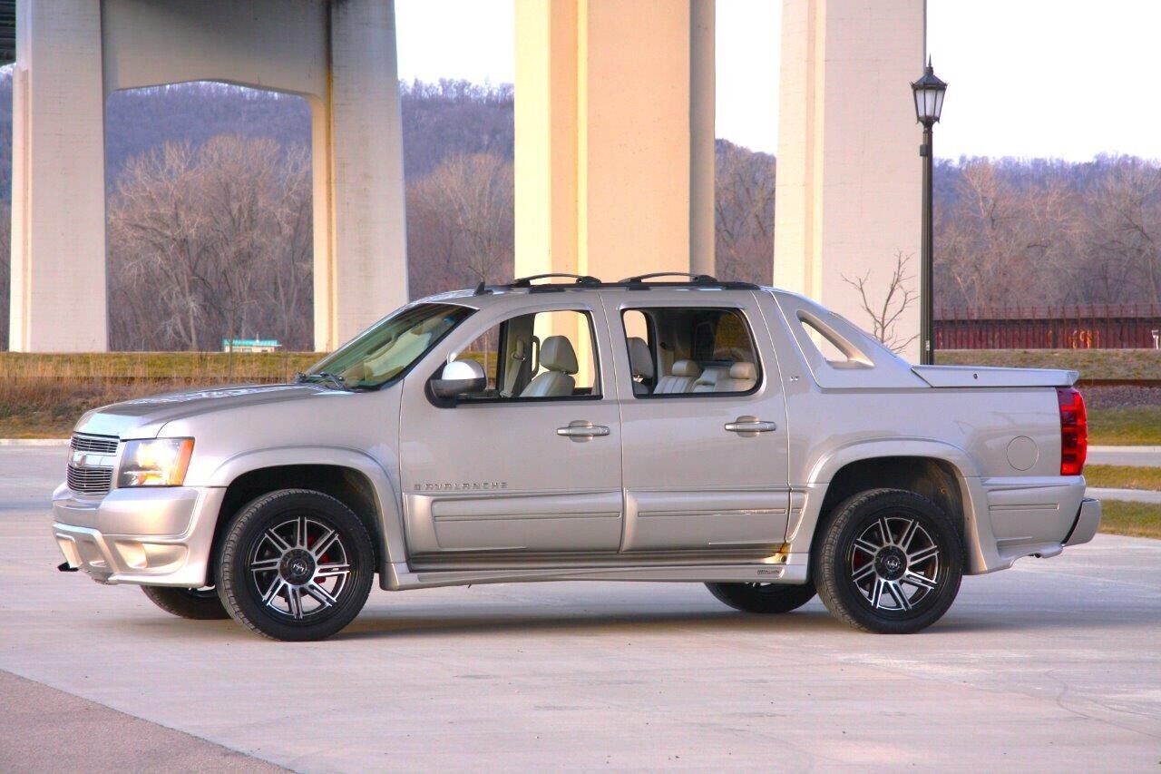 2007 Chevy Avalanche LT  4x4 Show Truck with the Ultimate Southern Comfort
