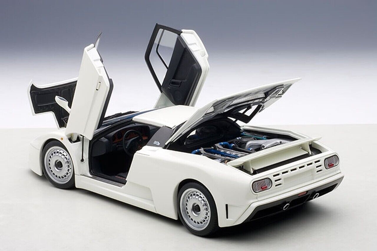 オートアートブガッティ　EB 110 GT ホワイト1:18 1/18 Bugatti EB110 GT White Diecast Car Model By Autoart