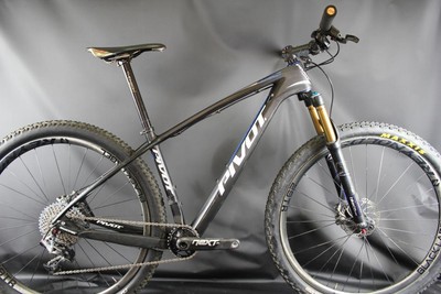 Pivot Les HT 29er Sram 1X11 Reynolds Carbon Wheels Fox Fork Size: Small