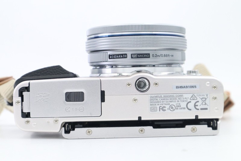 OLYMPUS PEN Lite E-PL7 Silver + M.ZUIKO 14-42mm F3.5-5.6