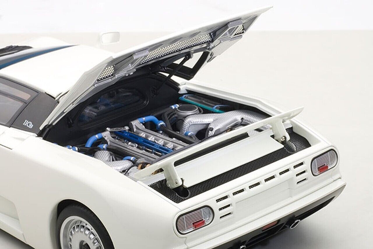 オートアートブガッティ　EB 110 GT ホワイト1:18 AutoArt Bugatti EB110 GT, White 1/18 Diecast Car