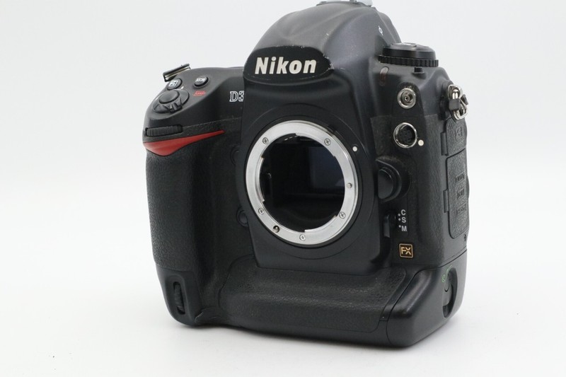 ニコン　D3 Nikon D3 12MP AF-S Nikkor 24-70mm, SB-800 flash, camera bag