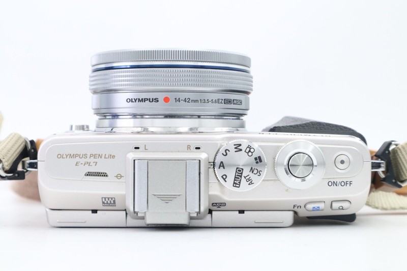 OLYMPUS PEN Lite E-PL7 Silver + M.ZUIKO 14-42mm F3.5-5.6 from