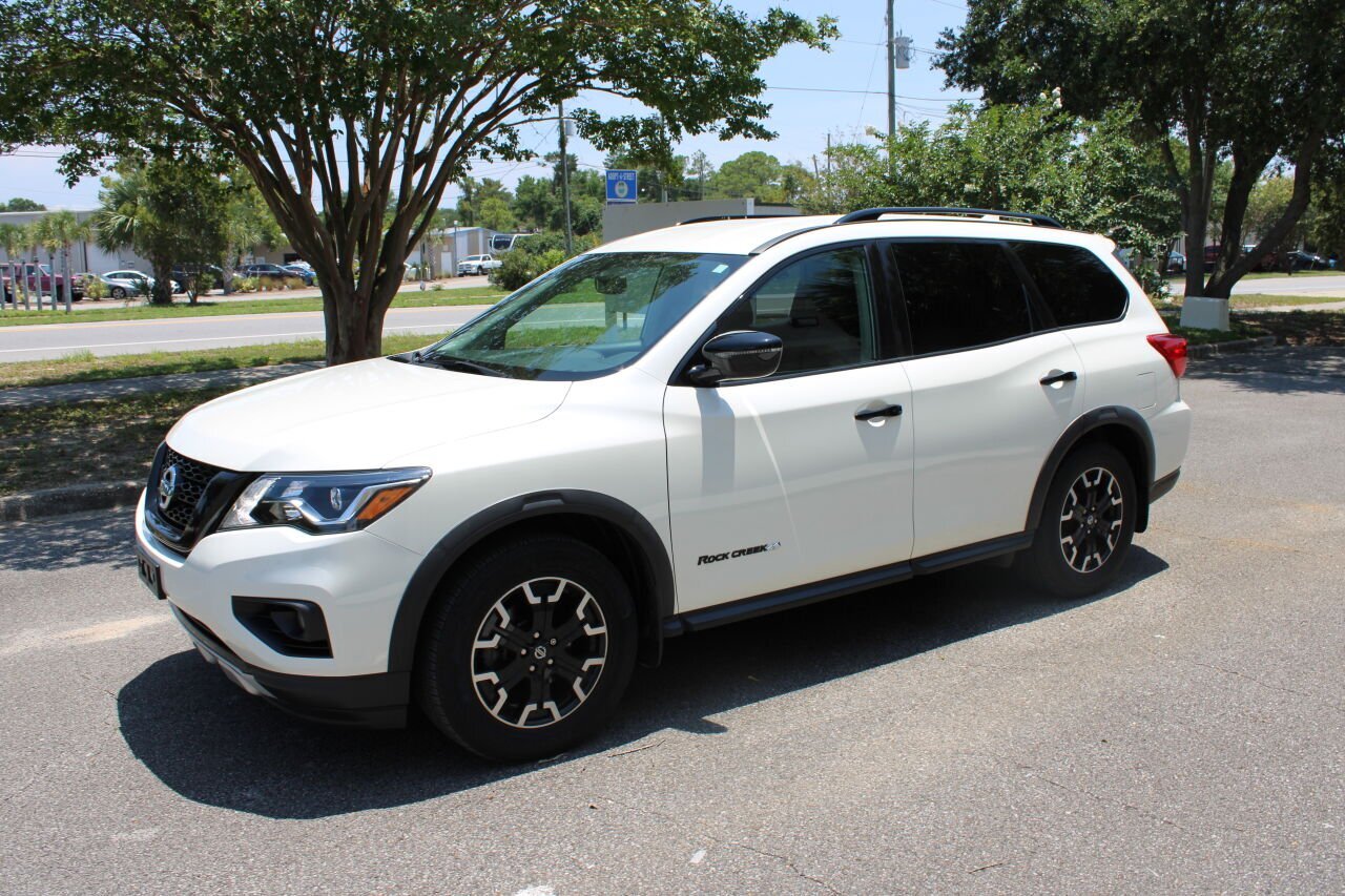 2019 Nissan Pathfinder, White with 19461 Miles available now!