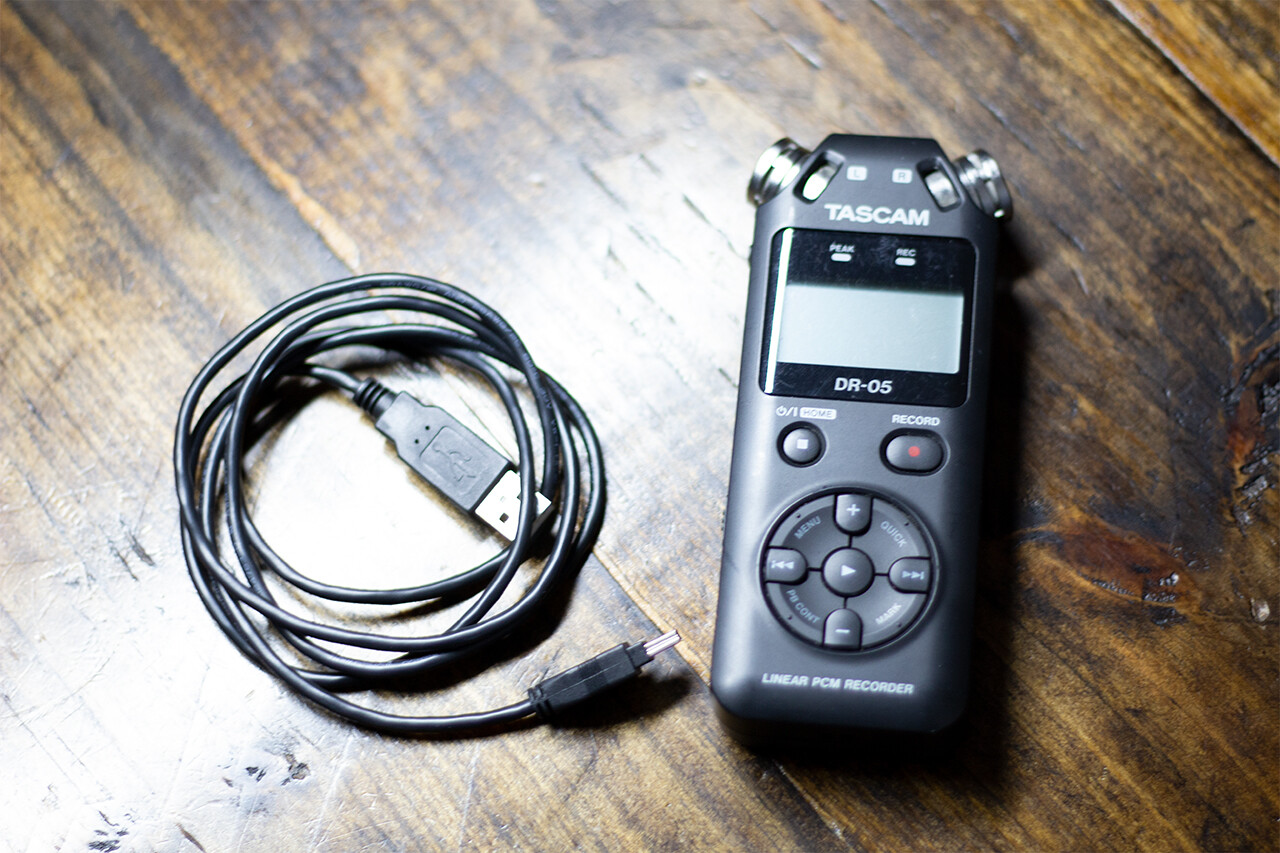 TASCAM DR-05 Digital Recorder with Omnidirectional Microphones