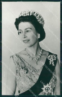 England Royalty Queen Elizabeth II WHITE BACK size RPPC postcard KS8966