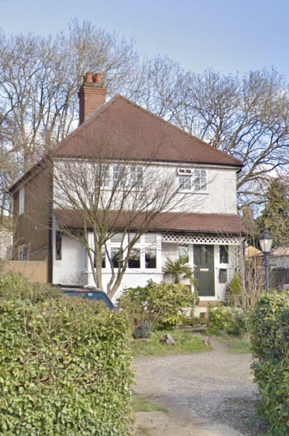3 bedroom house in St Margaret’s road,, Hooley,, CR5 in Coulsdon
