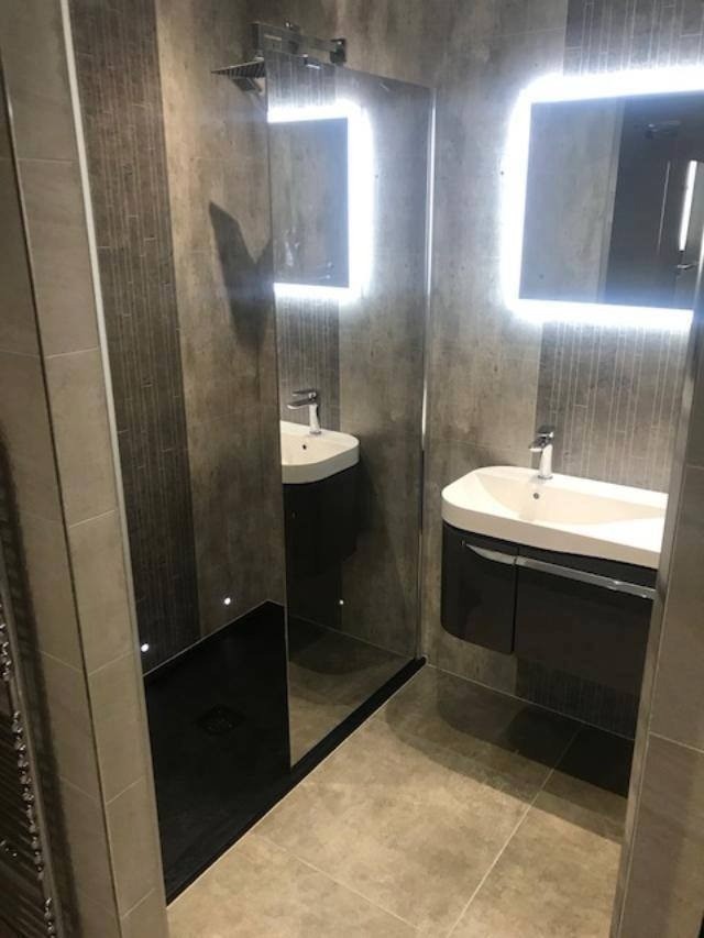 COMPLETE BATHROOM SUITE EX DISPLAY INC SHOWER ENCLOSURE, WC, UNITS