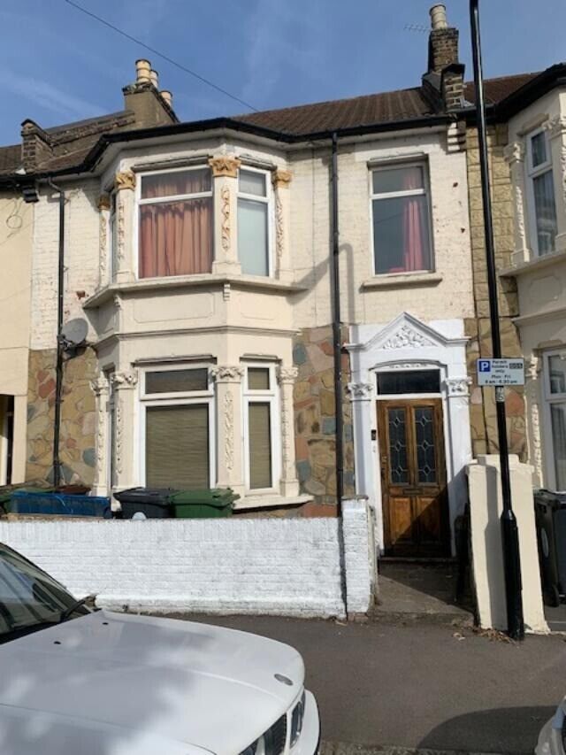 4 Bedroom house with 3 receptions and large garden in Leytonstone offers around £760000 of interest