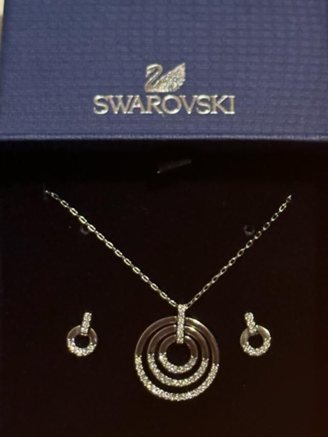 SWAROVSKI ピアス クリスタルパヴェ Creativity Circle 5201707 大セール】Swarovski Creativity Circle ピアス (SWAROVSKI