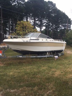 1981 23 ft Mark Twain Cuddie cabin fiberglass hull
