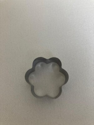 Nordic Ware - Metal Cookie Cutter - Flower Shape - Small Size - New