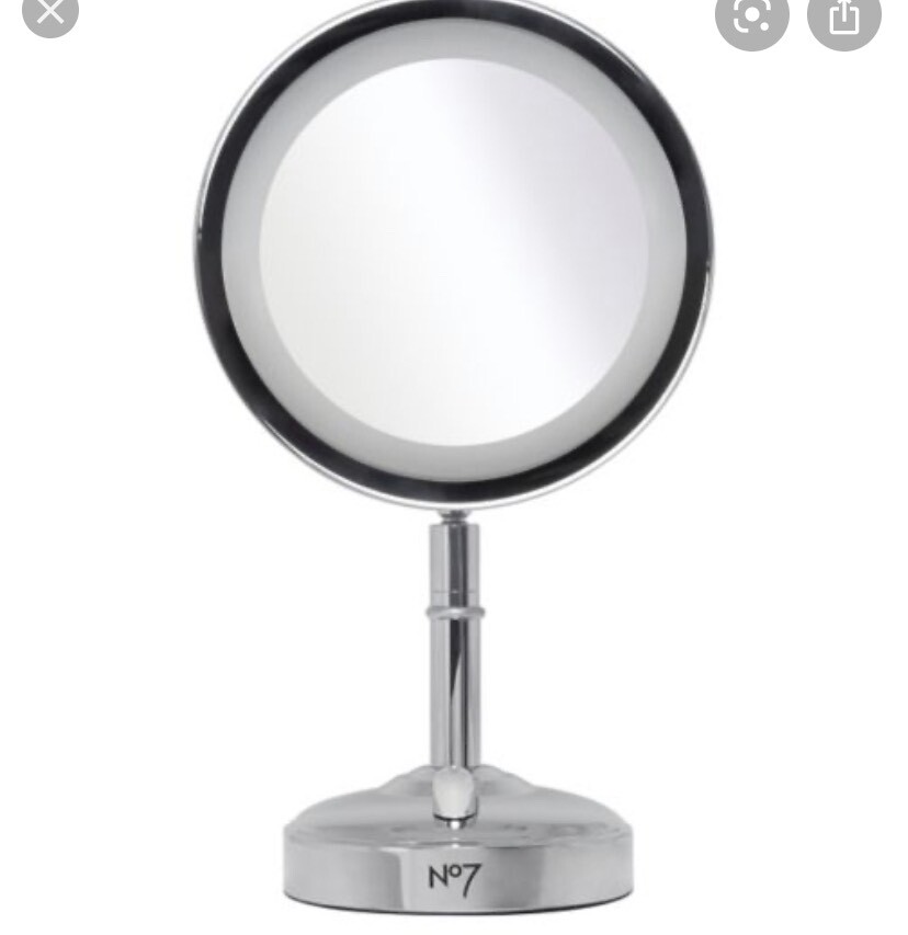 No7 mirror plugs in and lights up in Hull, East Yorkshire Gumtree
