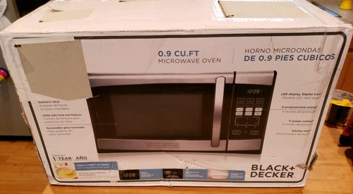 BLACK + DECKER 0.9 cu ft 900W Microwave Oven - Stainless Steel
