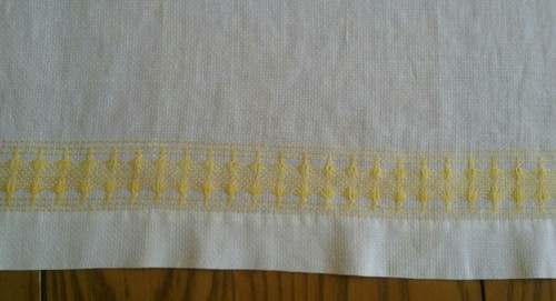 VINTAGE HOMESPUN LINEN TOWEL ~ SWEDISH WEAVING EMBROIDERY ~BUTTERY YELLOW DESIGN