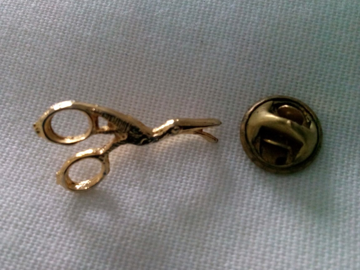 Vintage NEW Pinback Stork Bird Scissors Gold Tone Jewelry Pin 1 Owner