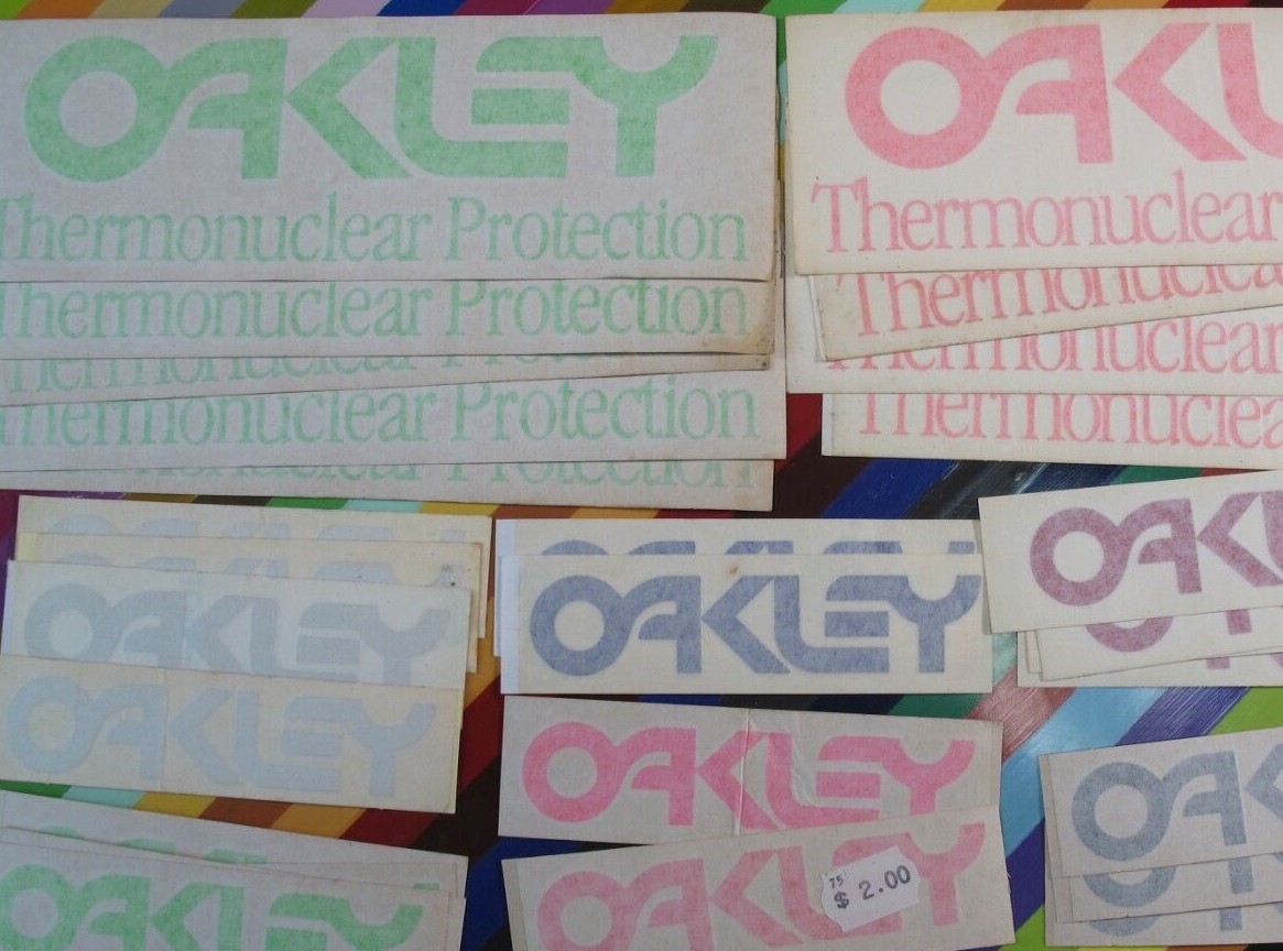 希少　オークリーステッカー メガネのハートランド » OAKLEY ステッカープレゼント！！